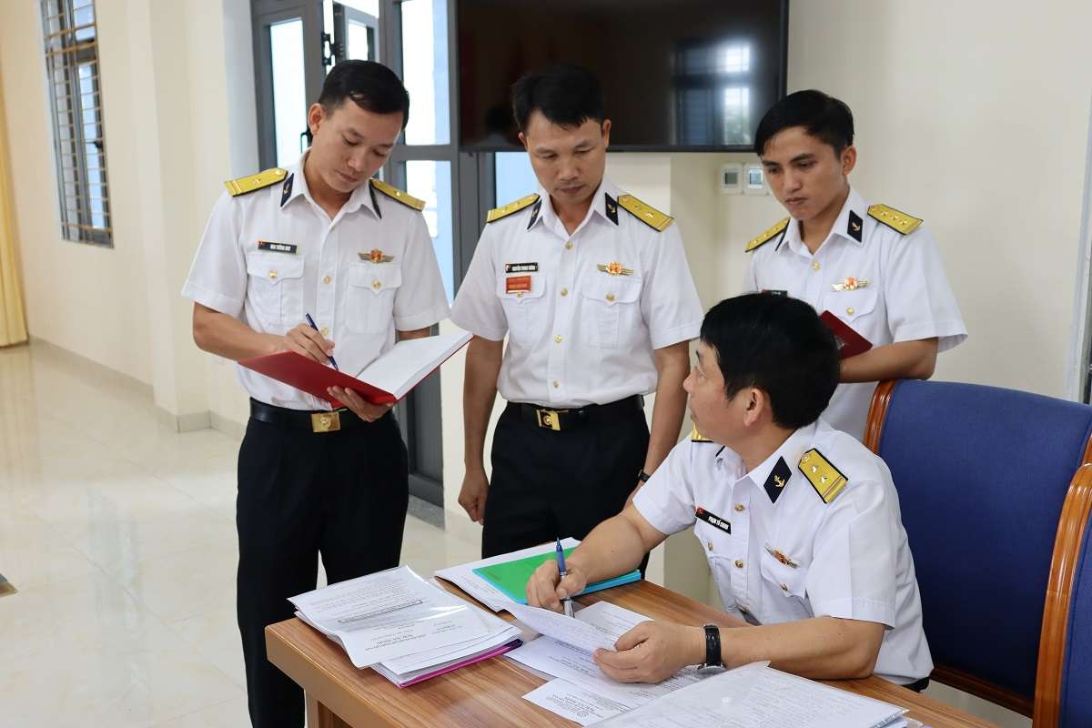 Quân chủng Hải quân kiểm tra kết quả thực hiện công tác 1389 tại Lữ đoàn 175