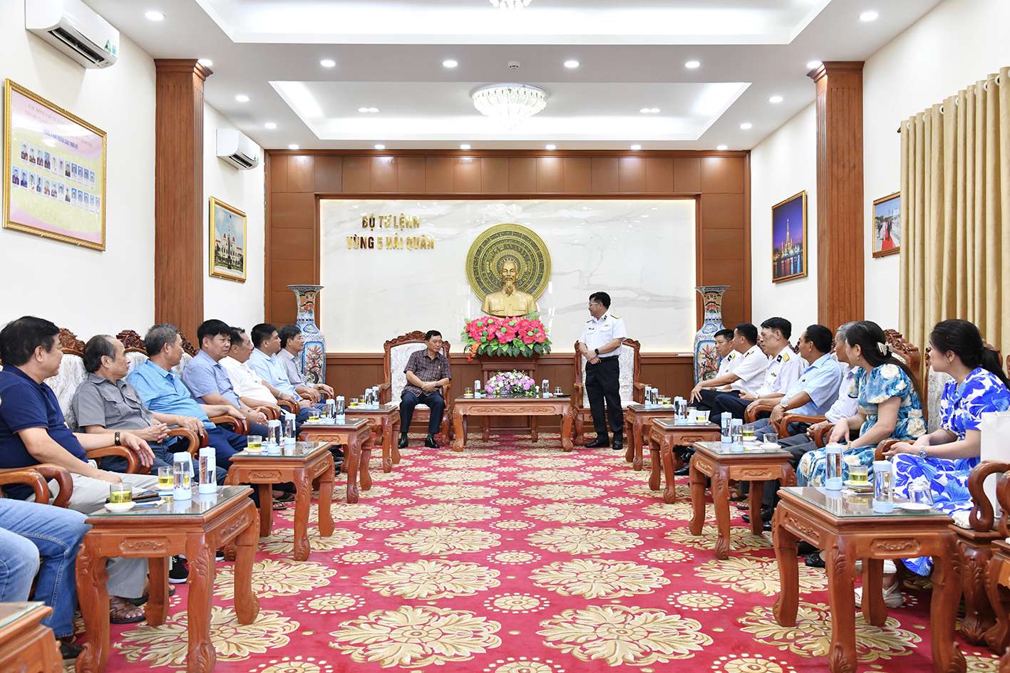 Hội Cựu chiến binh TP. Hà Nội thăm Bộ Tư lệnh Vùng 5 Hải quân