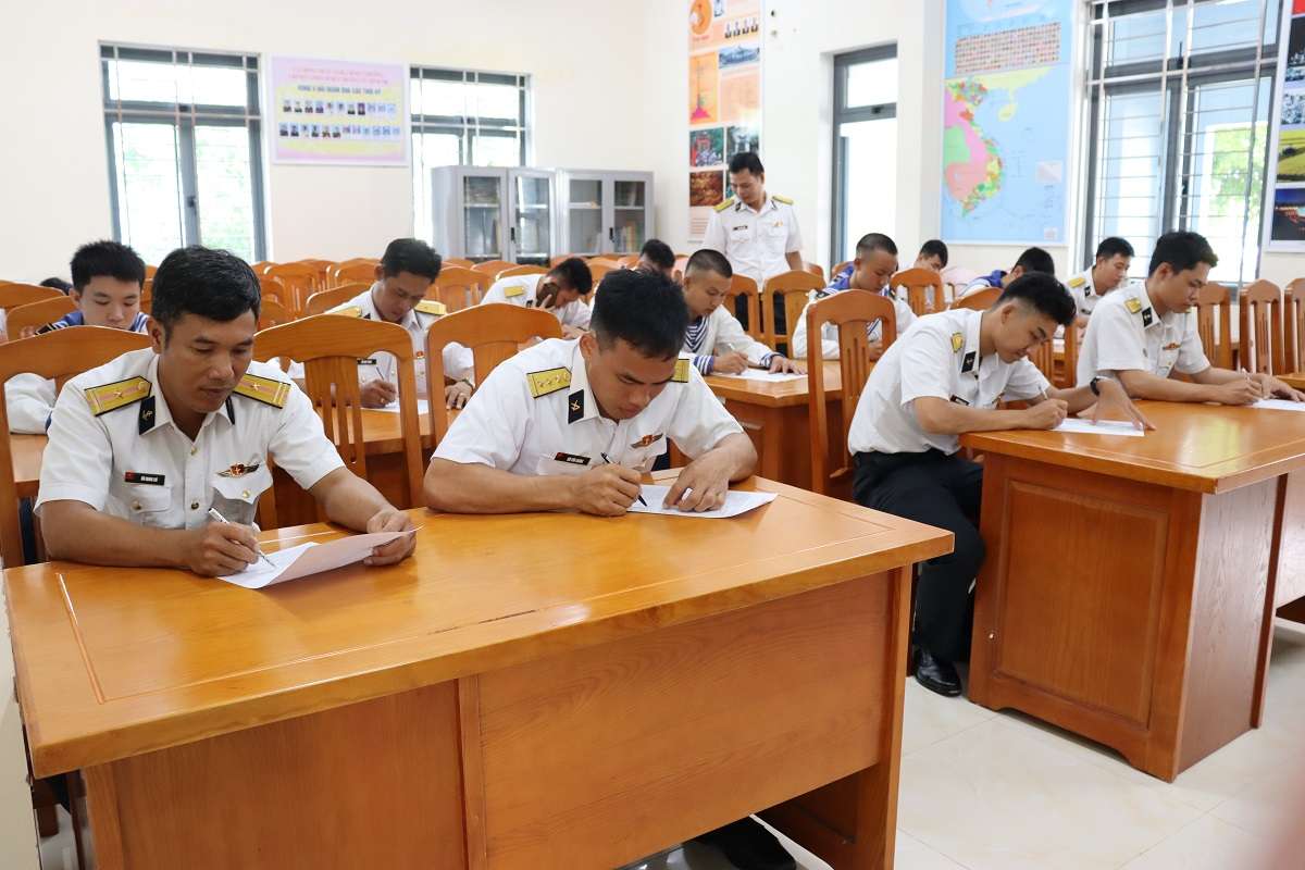 Quân chủng Hải quân kiểm tra kết quả thực hiện công tác 1389 tại Lữ đoàn 175