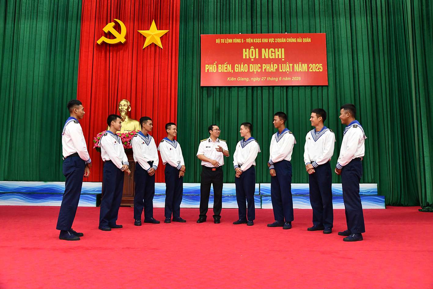 Vùng 5 Hải quân: Nâng cao kiến thức pháp luật cho cán bộ, chiến sĩ