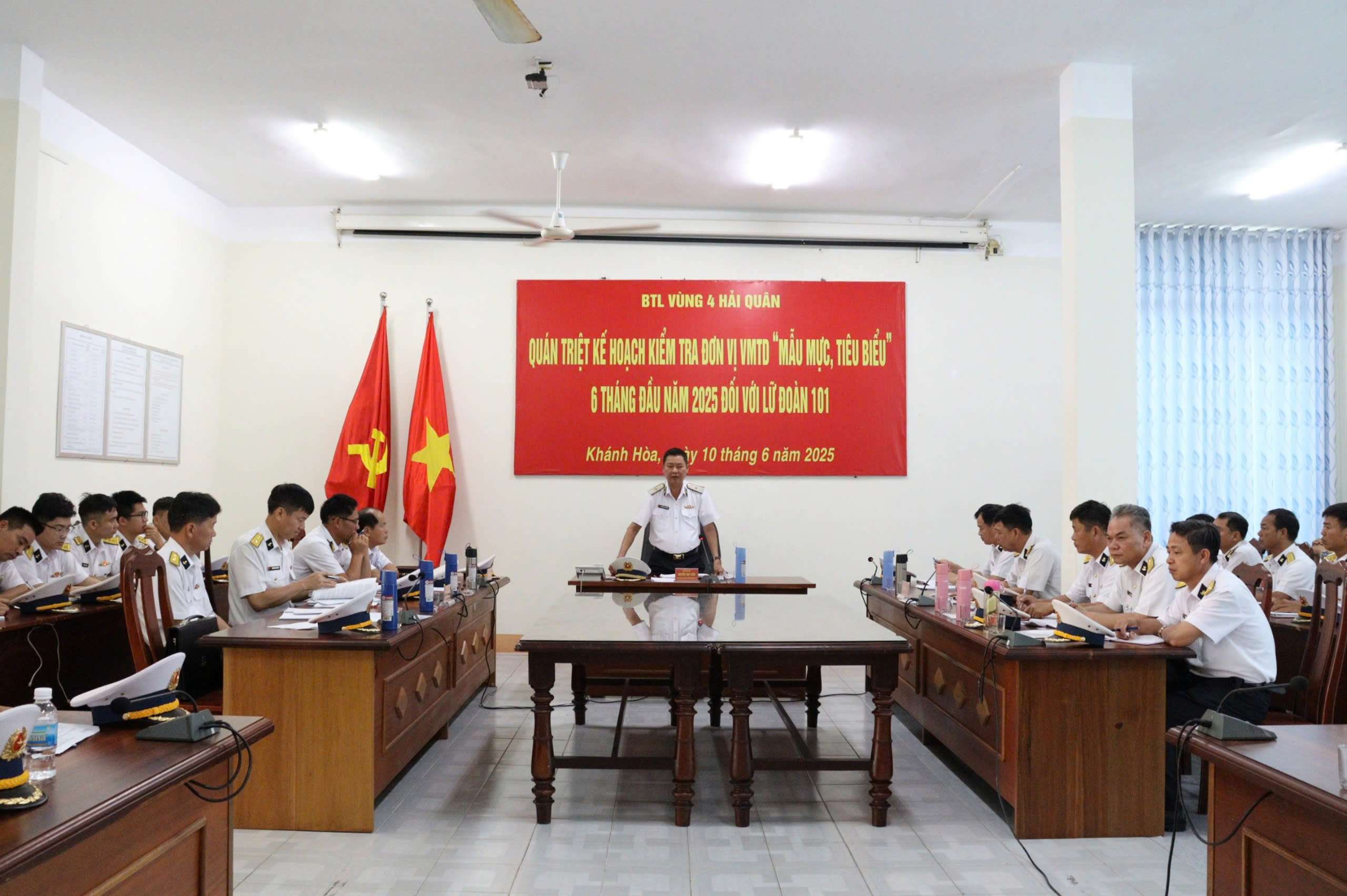 BTL Vùng 4 Hải quân kiểm tra đơn vị vững mạnh toàn diện 6 tháng đầu năm 2025  tại Lữ đoàn 101
