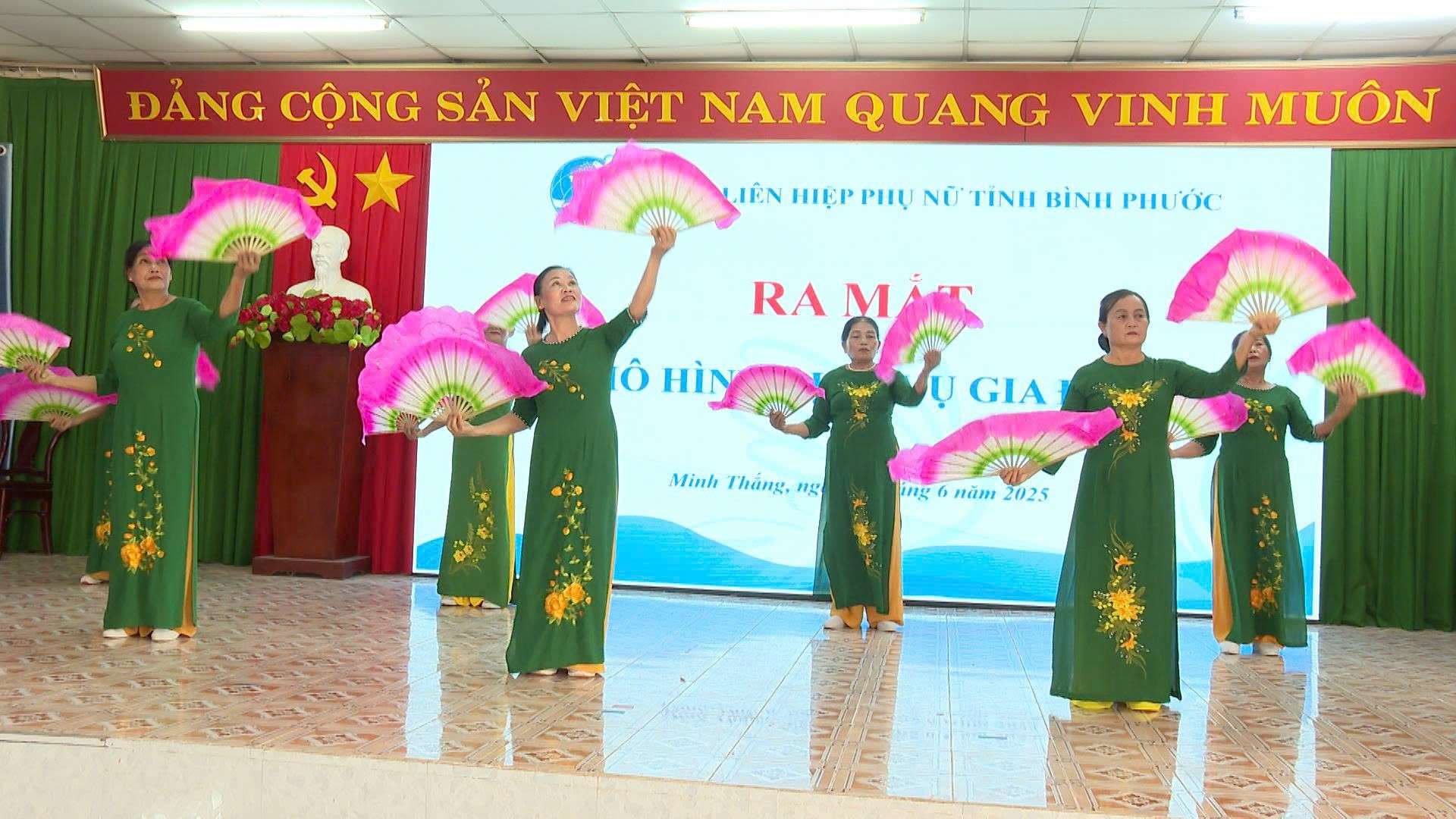 Bình Phước: Tuyên truyền nâng cao kiến thức về “Vun đắp, giữ gìn giá trị tốt đẹp của gia đình Việt Nam” và ra mắt mô hình “Dịch vụ gia đình”