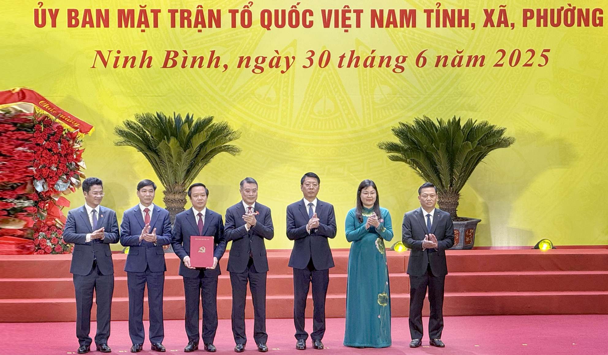 Ninh Bình-Nghệ An-Thành phố Huế tổ chức Lễ công bố Nghị quyết, Quyết định của Trung ương và của tỉnh về sáp nhập đơn vị hành chính