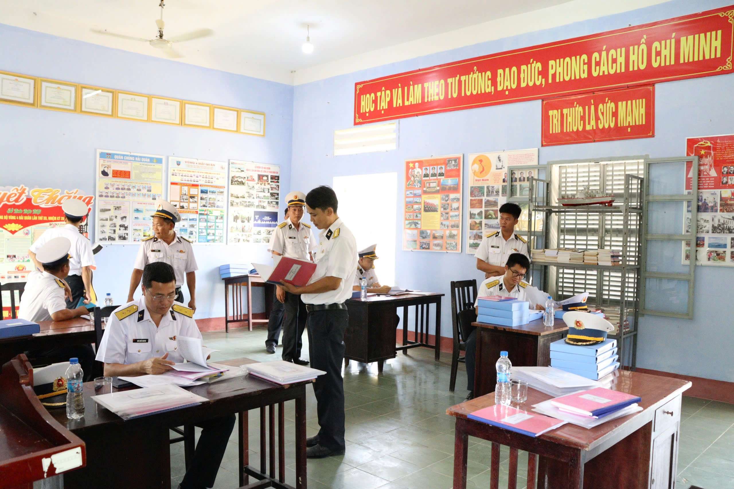 BTL Vùng 4 Hải quân kiểm tra đơn vị vững mạnh toàn diện 6 tháng đầu năm 2025  tại Lữ đoàn 101