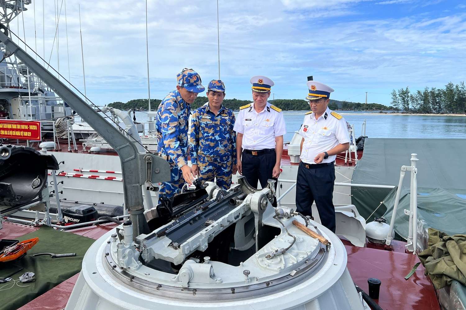 Nâng cao hiệu quả hoạt động CTĐ, CTCT trong bắn đạn thật tại Lữ đoàn 175, Vùng 5 Hải quân