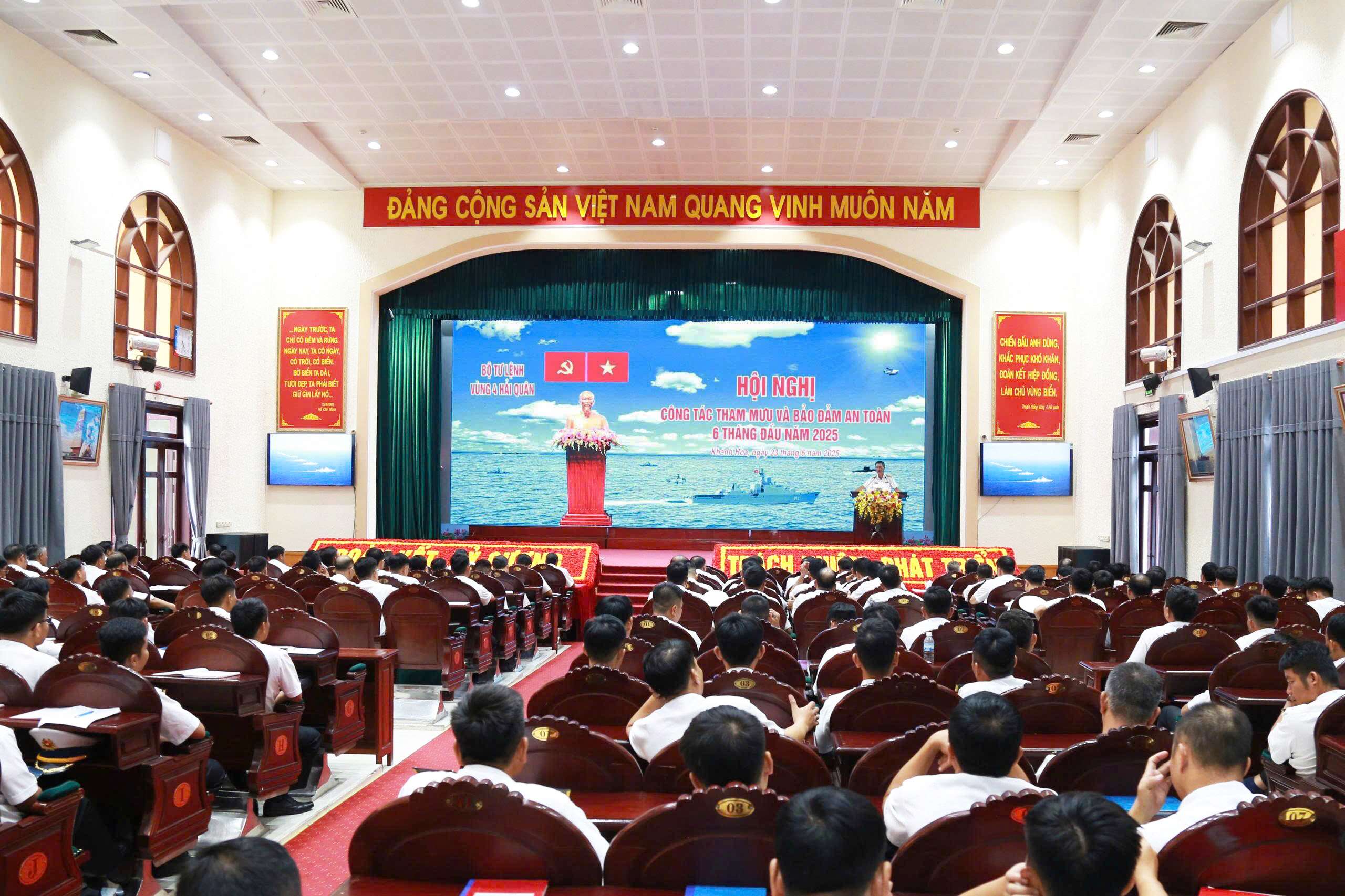 Vùng 4 Hải quân hoàn thành xuất sắc nhiệm vụ công tác đảng, công tác chính trị 6 tháng đầu năm 2025