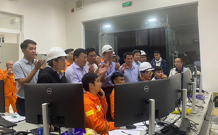 dong-dien-tram-bien-ap-220kv-khu-kinh-te-nghi-son-va-duong-day-dau-noi-vuot-truoc-tien-do-4-ngay_671efe46efe2c EVNNPT