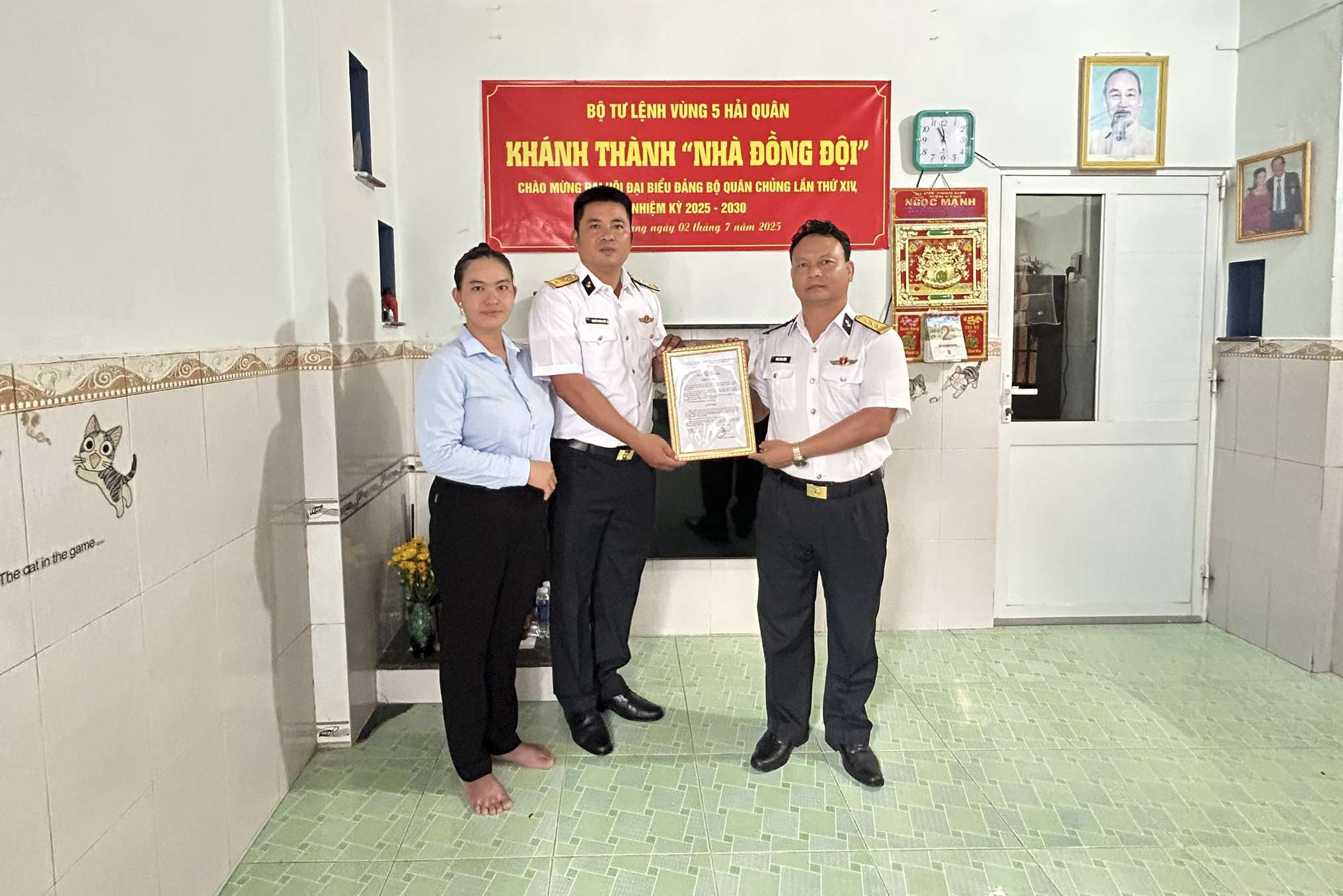 Mái nhà giữa lòng đồng đội