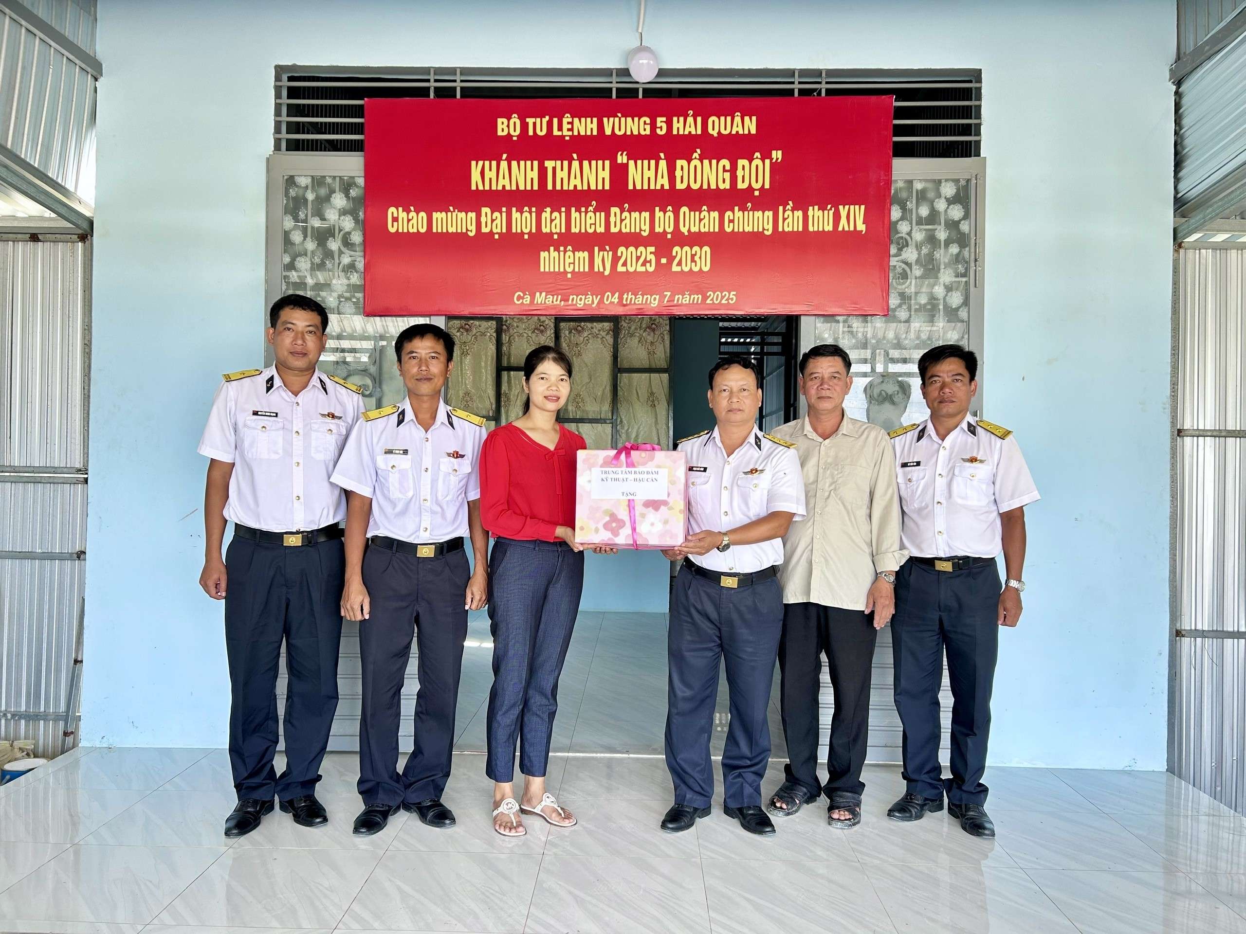 Bộ Tư lệnh Vùng 5 Hải quân bàn giao 4 “Nhà đồng đội”