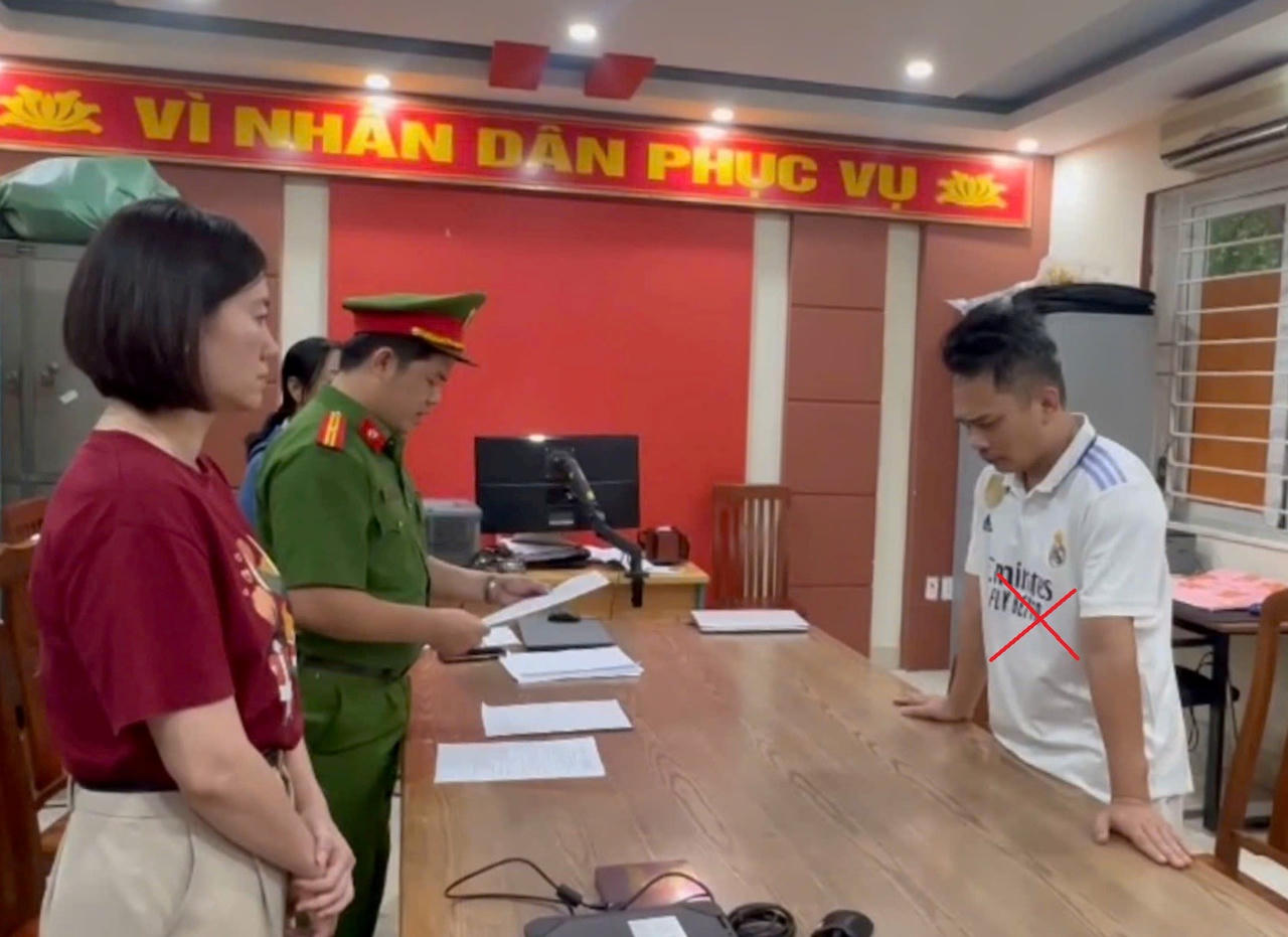 Bắt Tiktoker Tiến "bịp" vì tổ chức sử dụng trái phép chất ma túy Bắt Tiktoker Tiến "bịp" vì tổ chức sử dụng trái phép chất ma túy