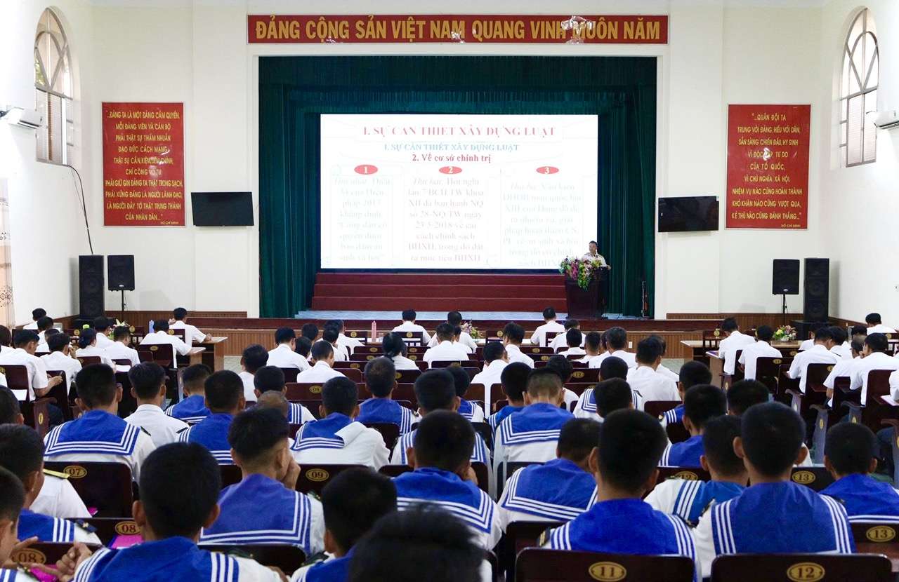 Lữ đoàn 101 phối hợp phổ biến, giáo dục pháp luật năm 2025