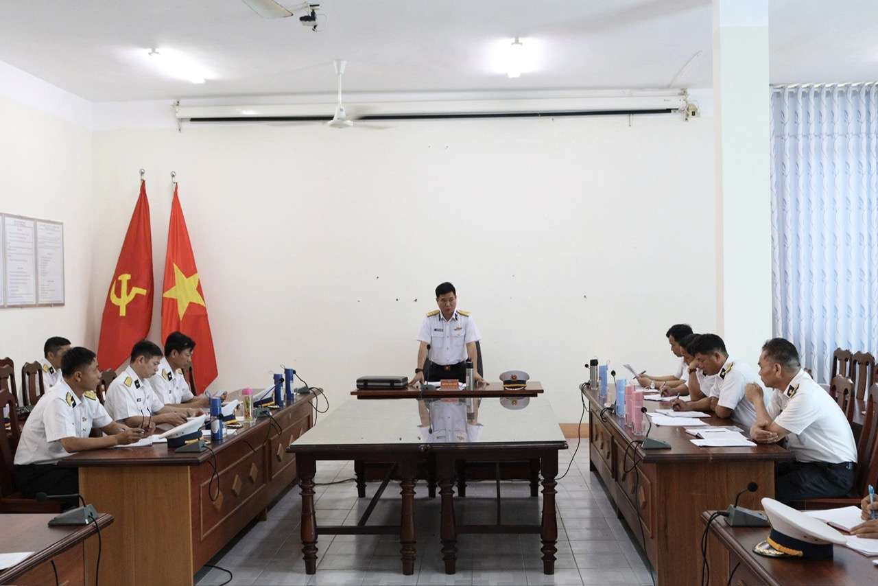 Phó Tư lệnh, Tham mưu trưởng Vùng 4 Hải quân thâm nhập, nắm tình hình thực hiện nhiệm vụ tại Lữ đoàn 101.