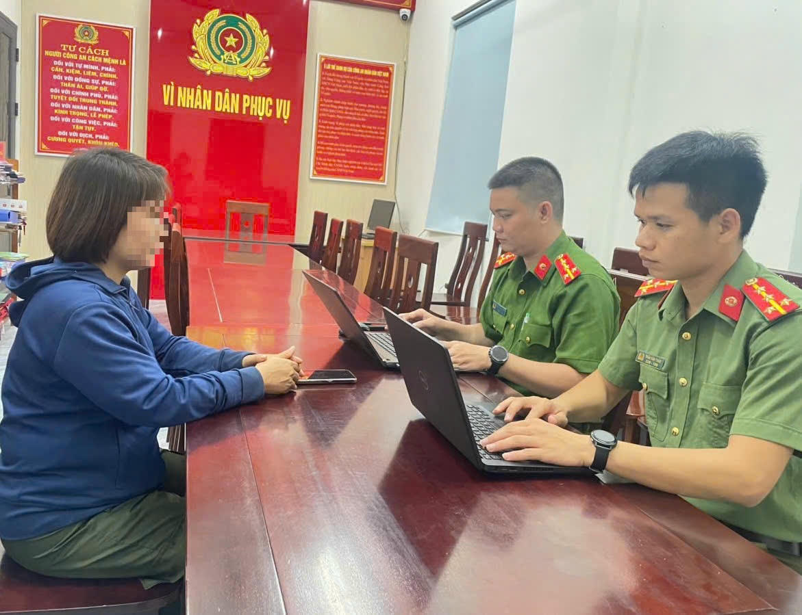 Triệu tập loạt đổi tượng đăng tin bịa đặt vỡ đập thuỷ điện khiến hàng trăm người chạy lên núi Triệu tập loạt đổi tượng đăng tin bịa đặt vỡ đập thuỷ điện khiến hàng trăm người chạy lên núi