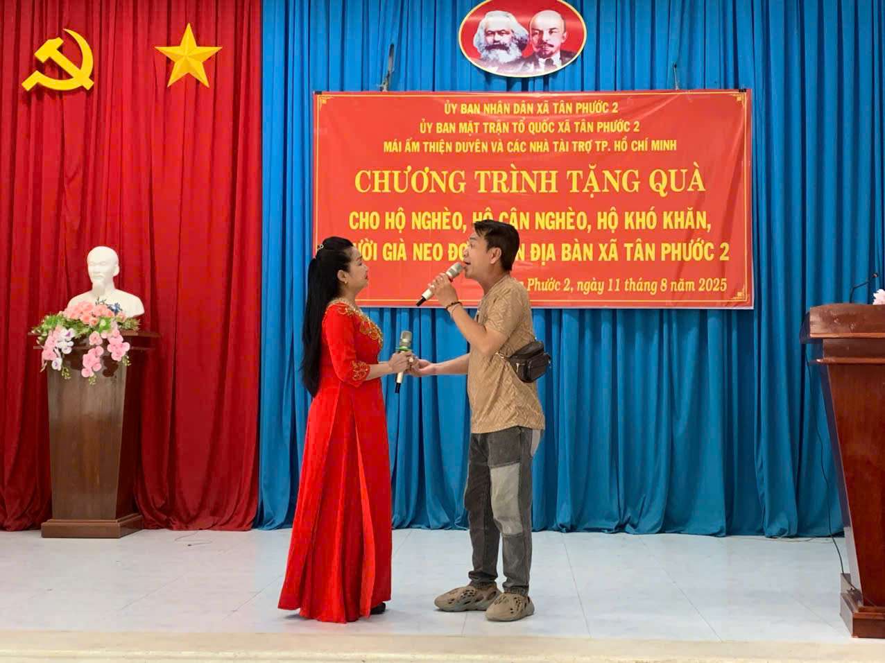 Nghệ sĩ Minh Béo và Mái Ấm Thiện Duyên trao quà cho người dân khó khăn tại tỉnh Đồng Tháp và Vĩnh Long