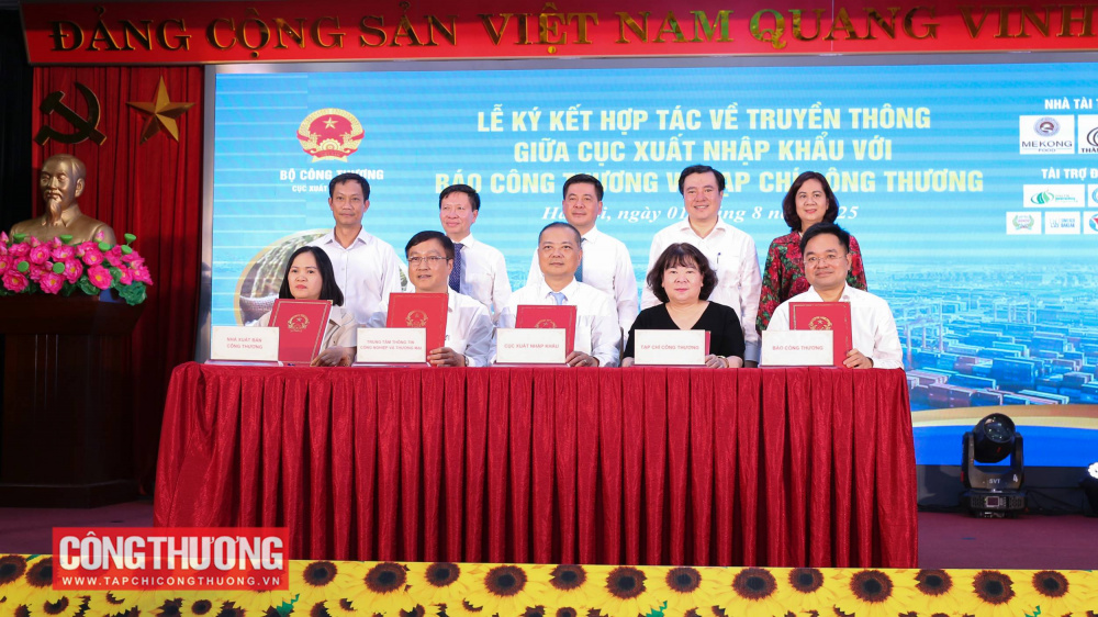 Lễ ký kết Biên bản ghi nhớ hợp tác truyền thông trong lĩnh vực xuất xứ hàng hóa giữa Cục Xuất nhập khẩu và các đơn vị báo chí, truyền thông trực thuộc Bộ gồm: Báo Công Thương, Tạp chí Công Thương, Trung tâm Thông tin Công nghiệp và Thương mại, và Nhà xuất bản Công Thương