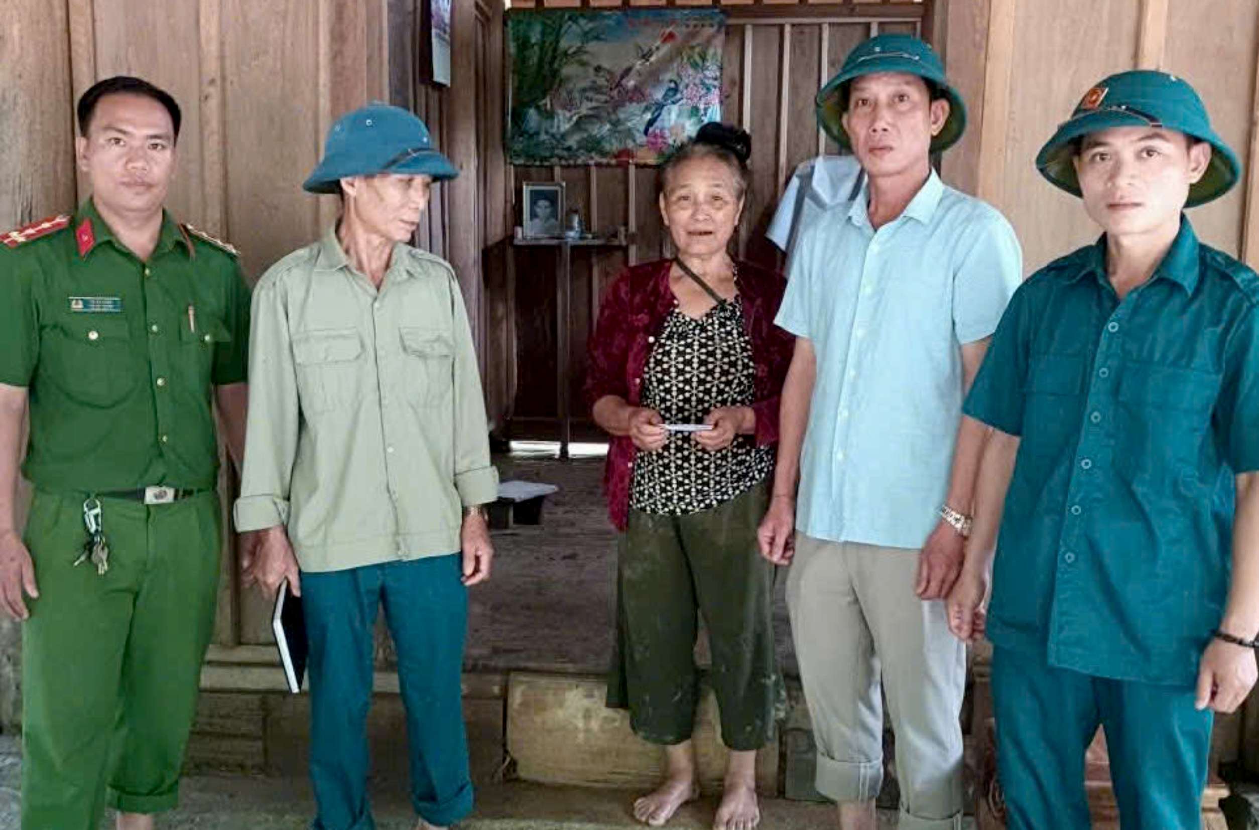 Nghệ An: Lũ bất ngờ ập vào trong đêm khiến nhiều nhà, tài sản bị vùi lấp