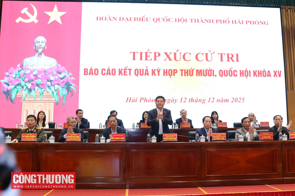 Bộ trưởng Nguyễn Hồng Diên và các Đại biểu Quốc hội khóa XV tiếp xúc cử tri tại Hải Phòng