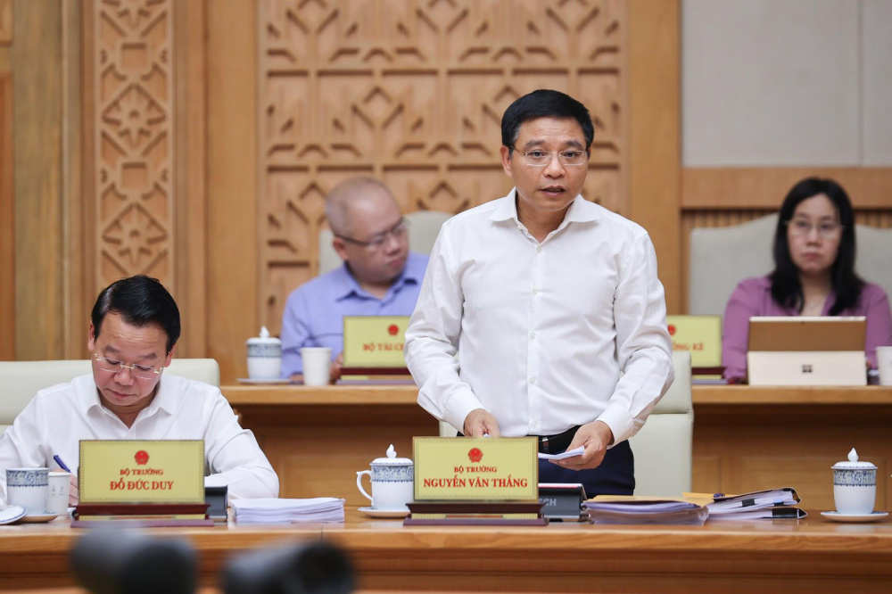 Bộ trưởng Bộ Tài chính Nguyễn Văn Thắng cho biết, ước số liệu đến hết tháng 6, tốc độ tăng trưởng GDP 6 tháng có thể cao hơn 0,2 - 0,3% so với dự báo - Ảnh: VGP