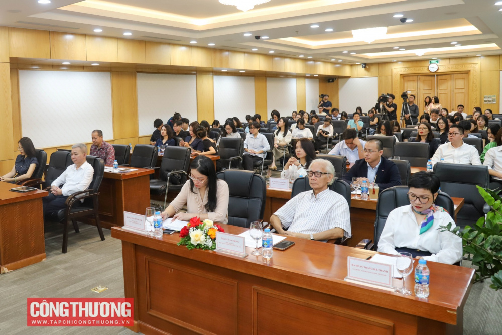 nang-cao-nang-luc-doanh-nghiep-nganh-hang-tieu-dung-nhanh-trong-chuyen-doi-so-va-thuong-mai-da-kenh_685bdb3e61a84 ngành hàng tiêu dùng nhanh