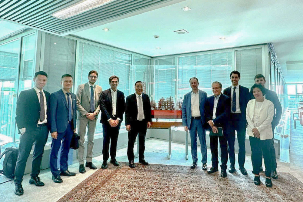 Thứ trưởng Bộ Công Thương Nguyễn Hoàng Long làm việc với lãnh đạo cấp cao Tập đoàn ENI trong khuôn khổ chuyến công tác của Thứ trưởng tháp tùng Phó Chủ tịch nước Nguyễn Thị Ánh Xuân làm việc tại Italia