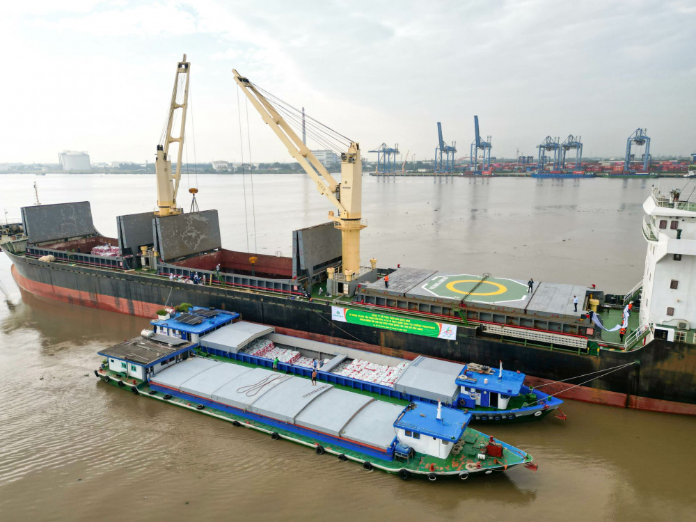 chao-mung-dai-hoi-xiv-phan-bon-mien-nam-xuat-khau-10_6972ef66e92c4 Phân bón Miền Nam