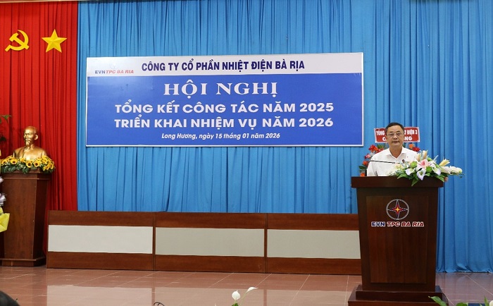 Ông Lê Văn Huy, Thành viên HĐQT, Tổng Giám đốc Công ty cổ phần Nhiệt điện Bà Rịa báo cáo tại Hội nghị.