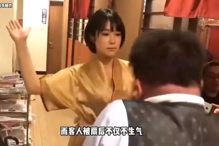 Nhà hàng Nhật Bản cung cấp dịch vụ… ‘ăn tát’
