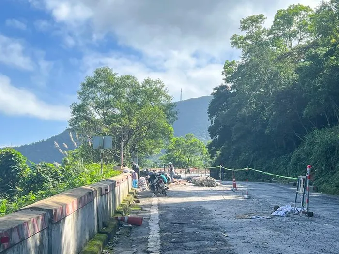 Nỗ lực khắc phục các điểm sạt lở trên đèo Hải Vân