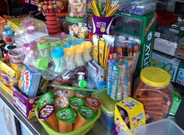 Hai trẻ nhập viện nguy kịch sau khi ăn bim bim và mì cay