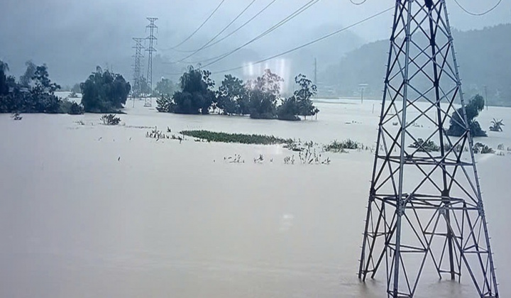 Ngừng cấp điện một số tỉnh miền Bắc do mưa lũ, sạt lở