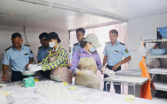 Sản xuất bánh trung thu không đảm bảo một hộ kinh doanh ở Vĩnh Phúc bị phạt 15 triệu đồng