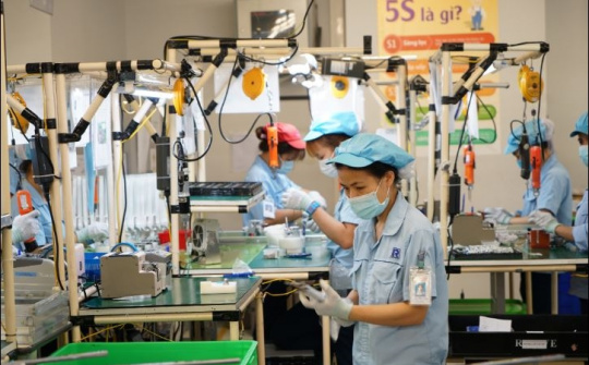 Thừa Thiên Huế: Sản xuất công nghiệp tăng trưởng ổn định, ngành dịch vụ tăng mạnh nhờ du lịch