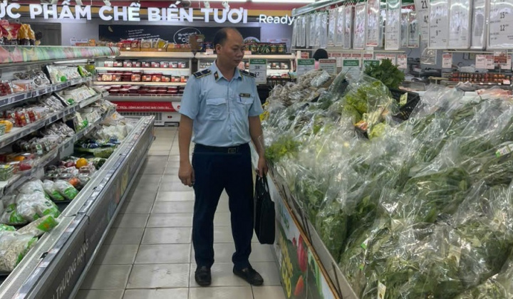 QLTT Hà Nội tăng cường kiểm tra thị trường sau bão Yagi: Đảm bảo bình ổn giá và xử lý nghiêm vi phạm