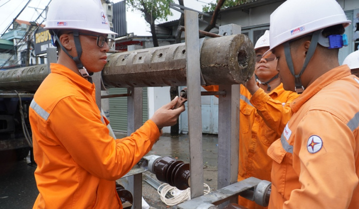 PC Quảng Ninh: Dồn lực khắc phục để bảo đảm cung cấp điện sớm nhất