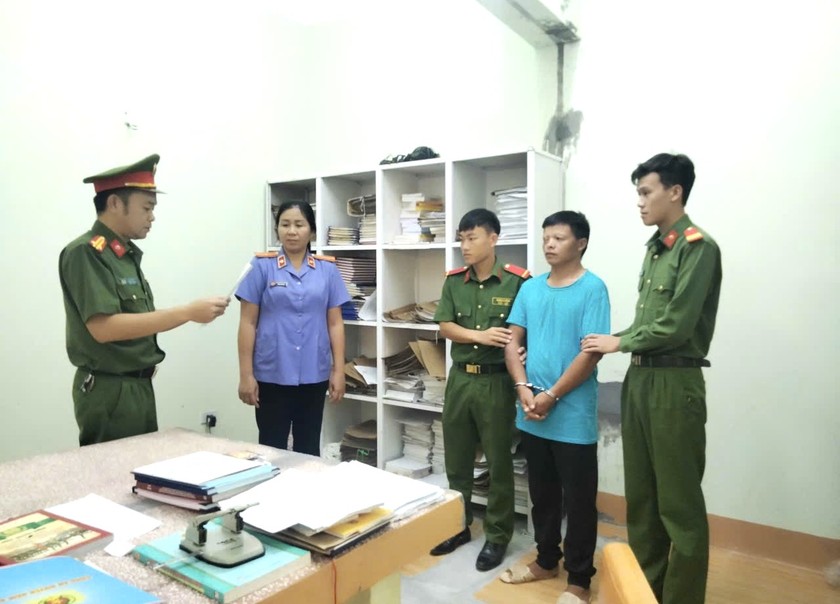 Khởi tố đối tượng vi phạm giao thông còn đấm công an