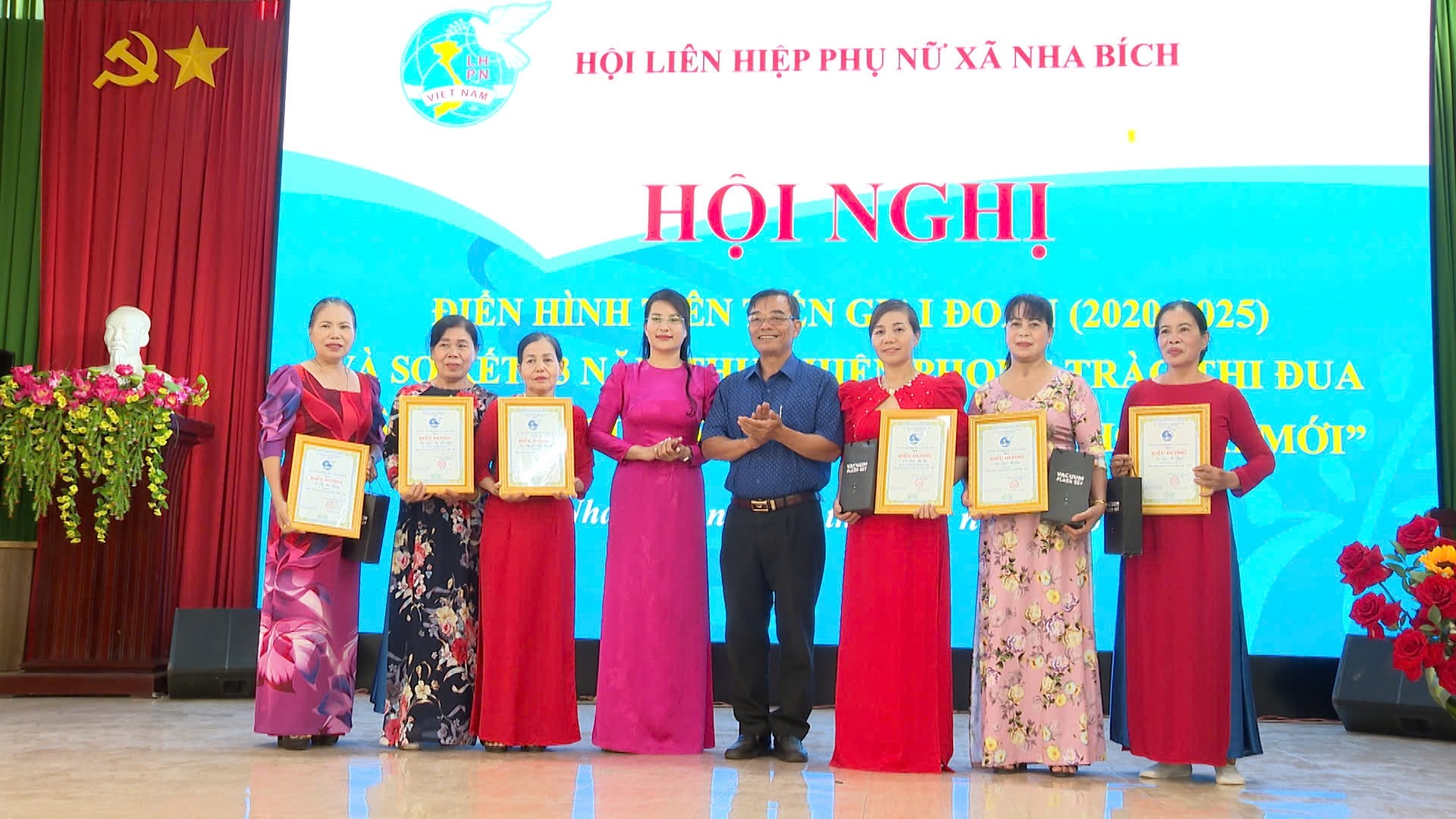 Hội LHPN xã Nha Bích họp mặt kỷ niệm 115 năm ngày Quốc tế Phụ nữ và tuyên dương gương điển hình