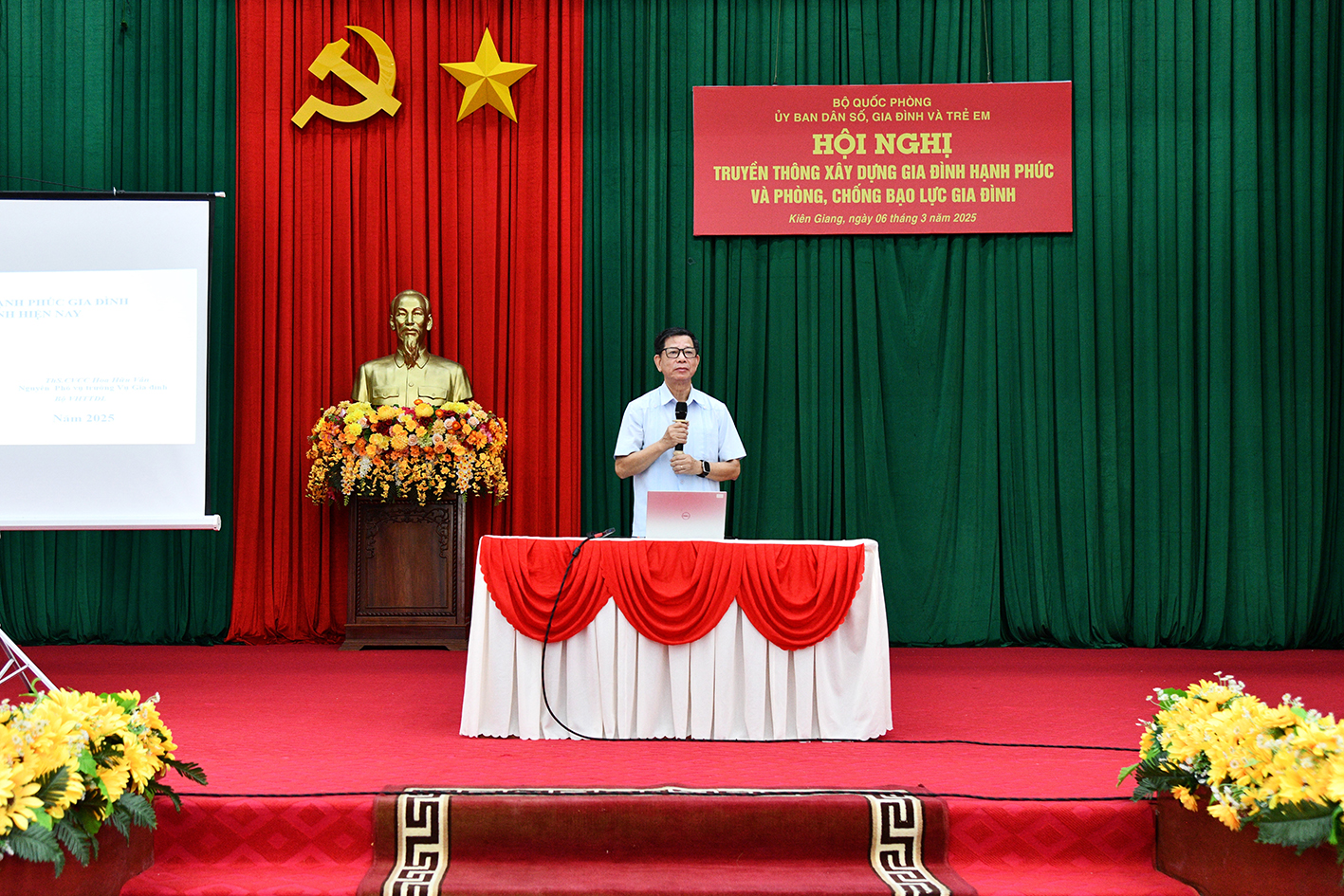 Bộ Tư lệnh Vùng 5 Hải quân: Truyền thông “Xây dựng gia đình hạnh phúc và phòng, chống bạo lực gia đình”