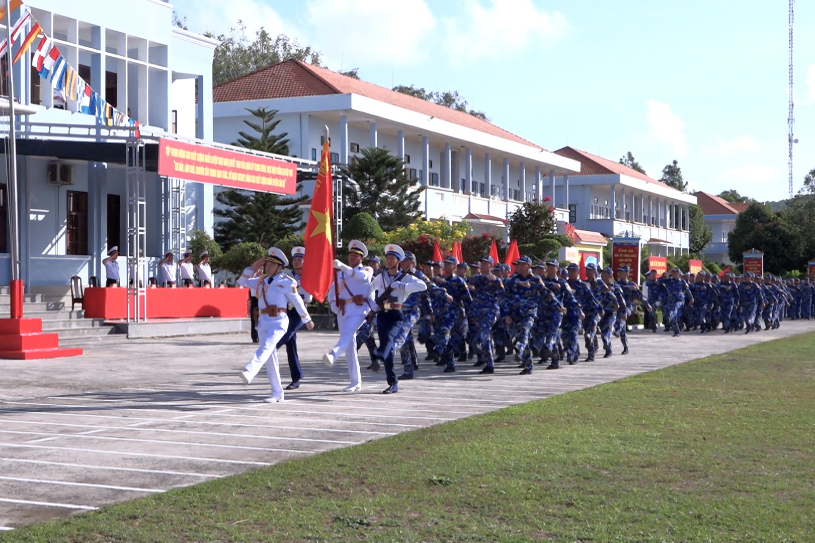 Lữ đoàn 127 tổ chức Lễ ra quân huấn luyện năm 2025