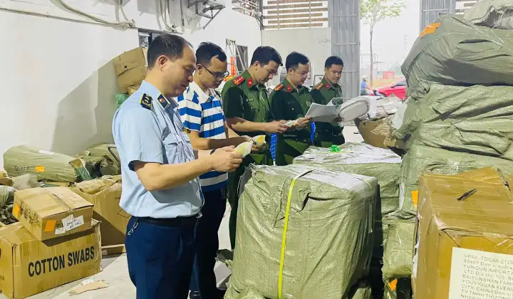 Tạm giữ gần 1.500 túi xách giả mạo nhãn hiệu GUCCI