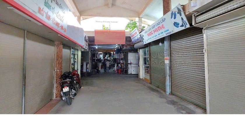 Nhiều kiot chợ Ba Đồn cửa đóng then cài ngừng kinh doanh