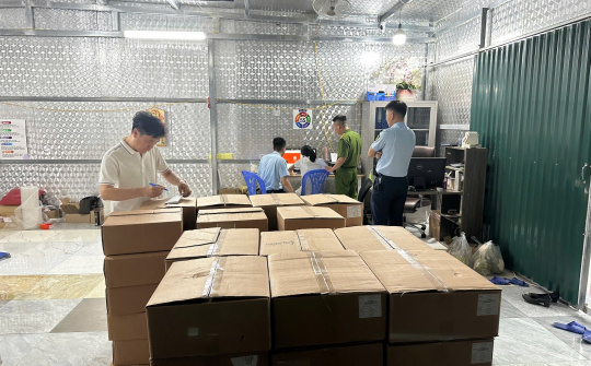 Hà Nội: Phát hiện hàng nghìn lọ mỹ phẩm nhập lậu tại cơ sở kinh doanh trá hình trong trường mầm non cũ