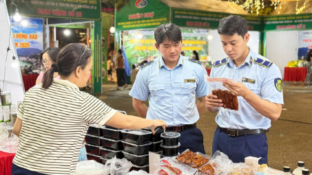 Bộ trưởng Bộ Công Thương chỉ đạo tăng cường quản lý an toàn thực phẩm trong sản xuất, kinh doanh thực phẩm