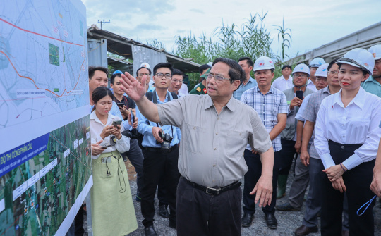 Thủ tướng chỉ đạo thông tuyến 2 dự án cao tốc tại Đồng bằng sông Cửu Long vào ngày 19/12/2025