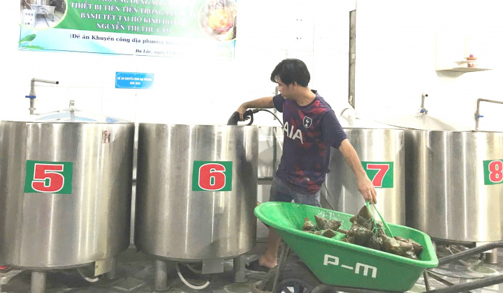 Khuyến công tiếp sức làng nghề: Bánh tét Trà Vinh vươn tầm