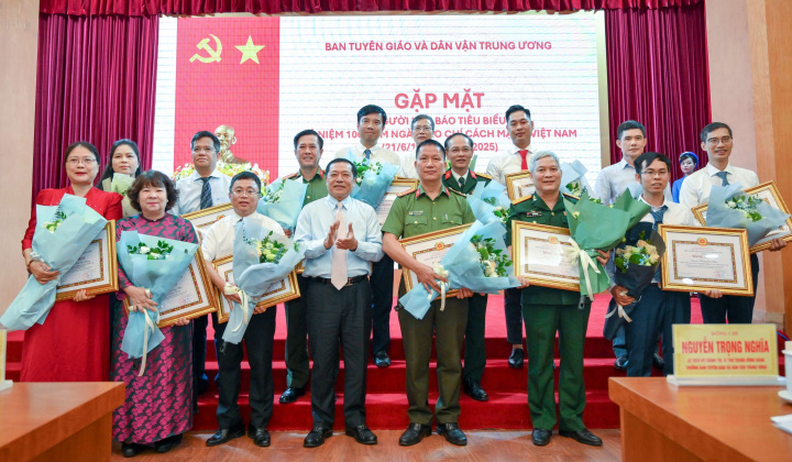 Vinh danh 150 nhà báo tiêu biểu nhân kỷ niệm 100 năm Ngày Báo chí Cách mạng Việt Nam