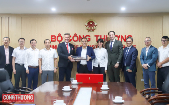 Công ty Karpowership (Thổ Nhĩ Kỳ) đề xuất đầu tư dự án nhà máy điện nổi tại Việt Nam